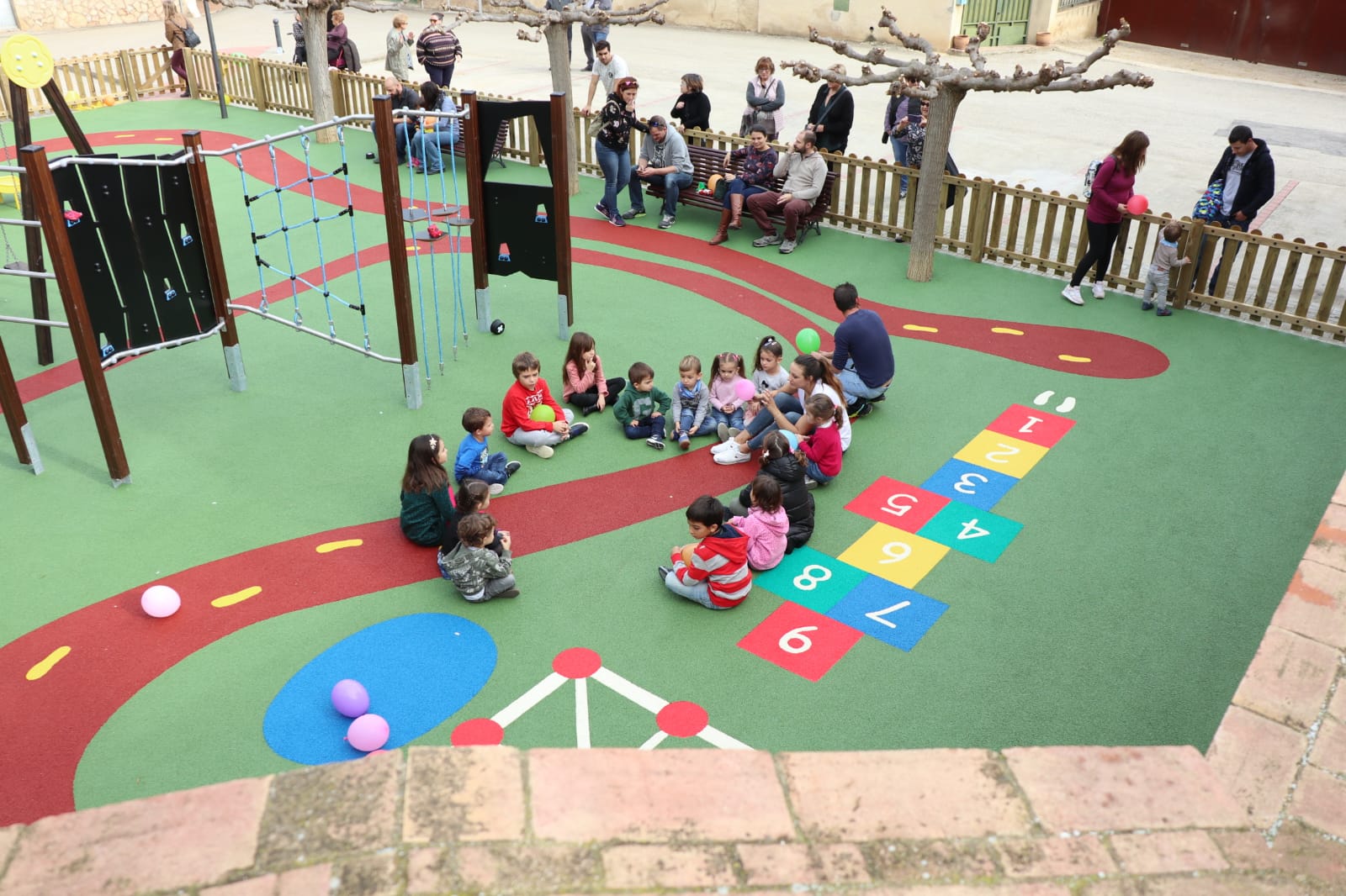 Garrigàs inaugura el parc infantil de la plaça Doctora Bou